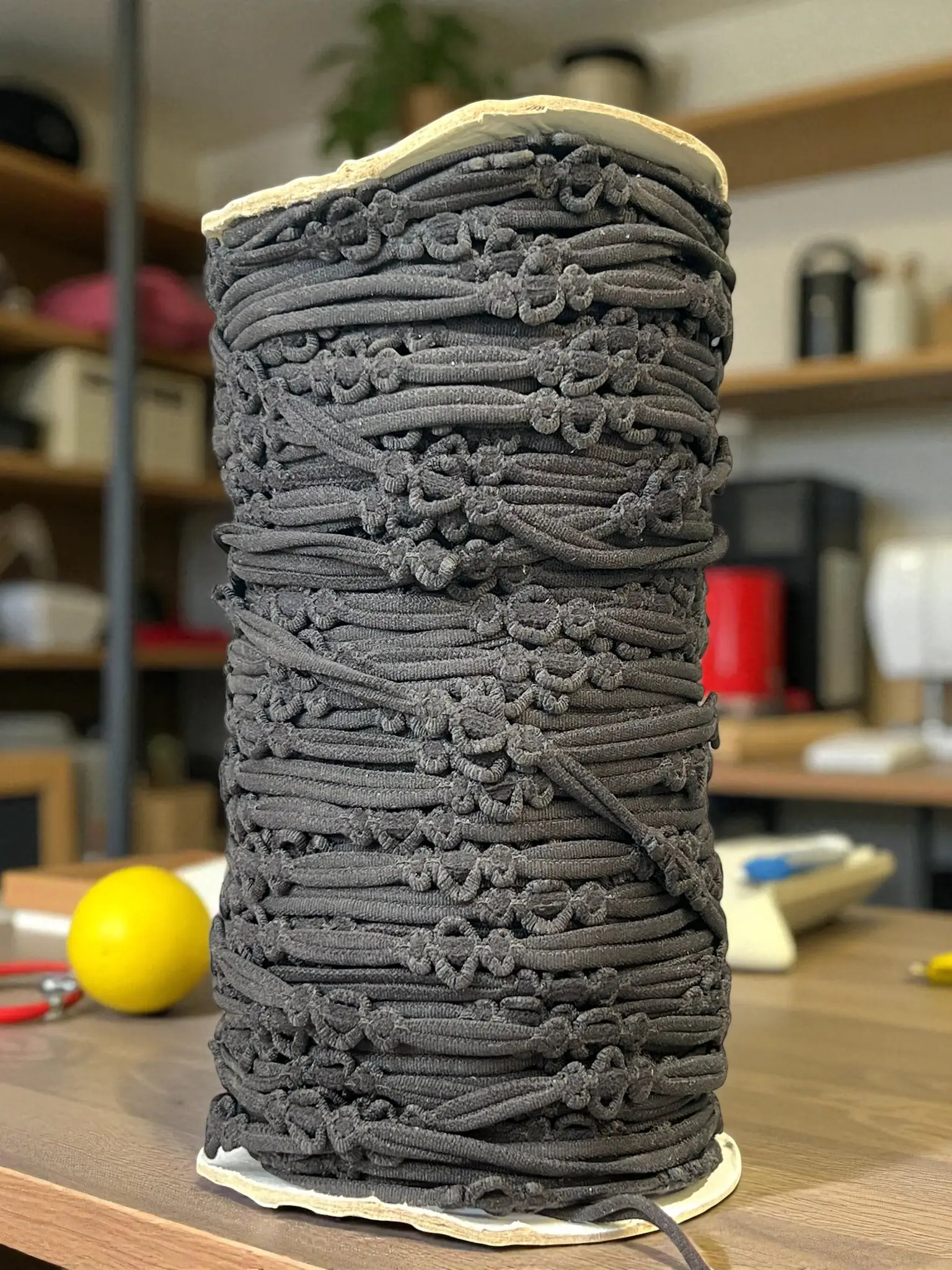 גומי ספגטי אפור פחם פומפונים