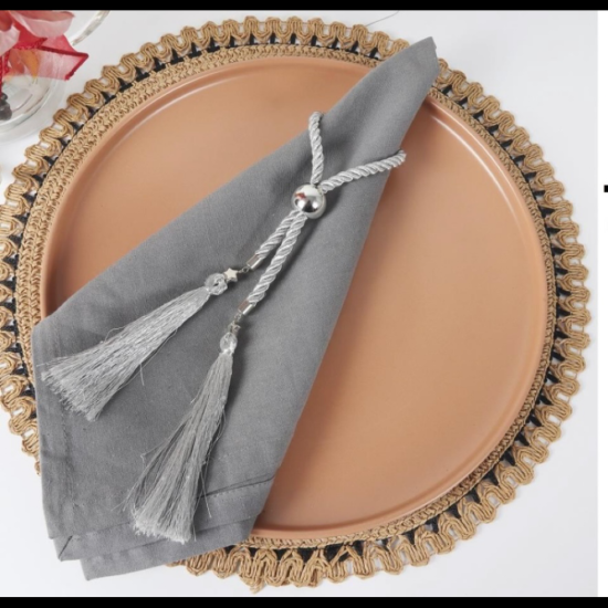  מחזיק מפיות בעיצוב חבל עם גדילים וכדור מתכת – דגם 