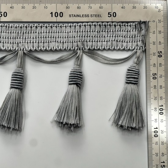 פרנז פונפונים סרוגים אפור בהיר – 10 ס״מ דגם 4066