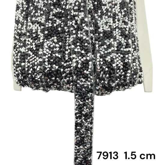 סרט אבנים שחור‑כסף פירמידלי עם דבק 1.5 ס״מ 7913