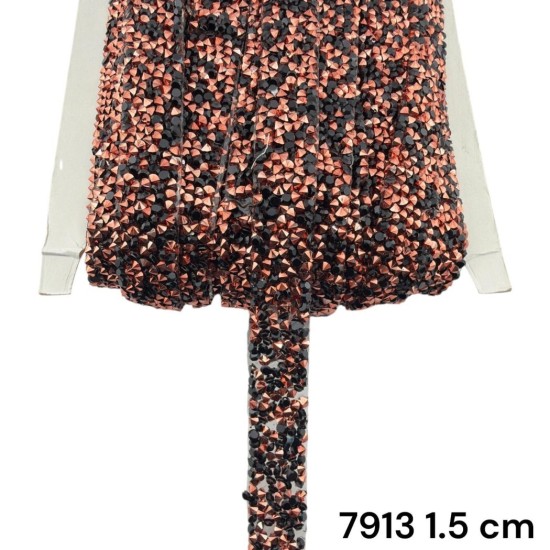 סרט אבנים נחושת‑שחור פירמידלי עם דבק 1.5 ס״מ 7913