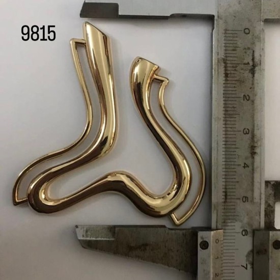 אבזם מטאלי דקורטיבי בצבע זהב 