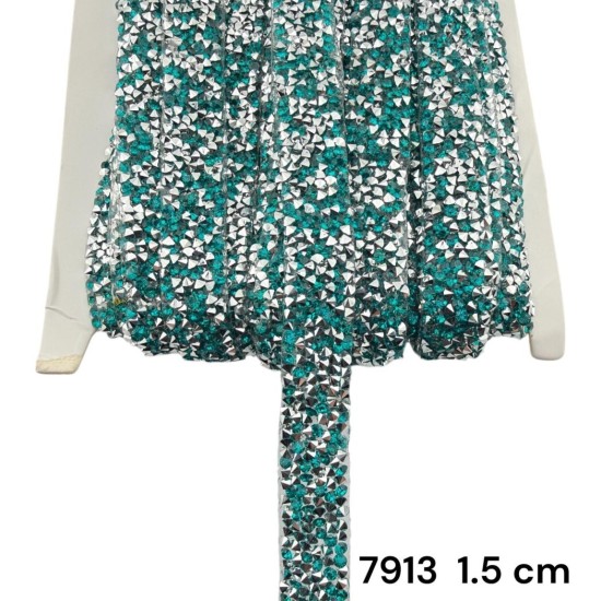 סרט אבנים טורקיז‑כסף פירמידלי עם דבק 1.5 ס״מ 7913