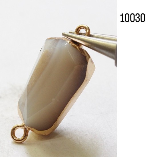 תליון אבן חן מלוטשת במסגרת זהב 